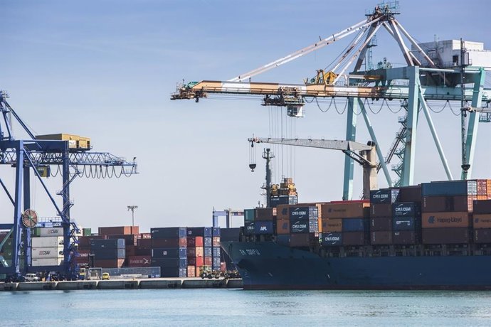 Imagen de contenedores en el Puerto de València