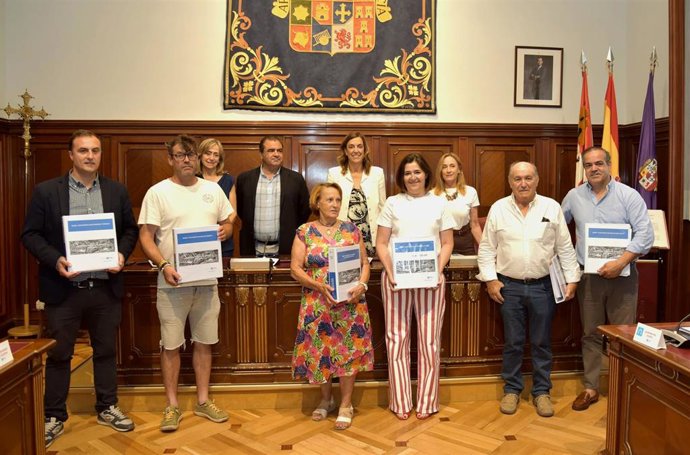 Entrega de los inventarios a los ayuntamiento y juntas locales de Palencia.