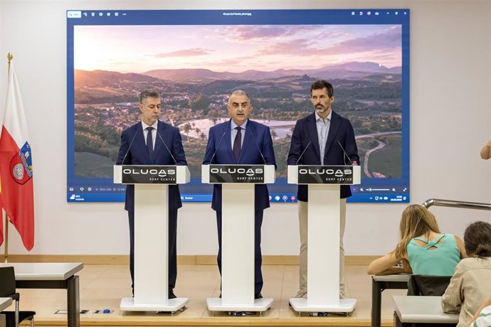 Rueda de prensa de presentación de la piscina de olas proyectada en Villaverde de Pontones