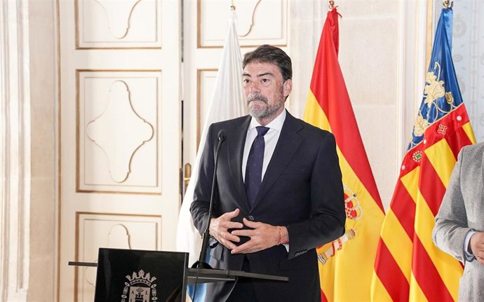 Archivo - El alcalde de Alicante, Luis Barcala, en una imagen de archivo