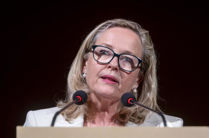 Archivo - La presidenta del Banco Europeo de Inversiones (BEI), Nadia Calviño, durante un desayuno en el Ateneo de Madrid, a 9 de junio de 2025, en Madrid (España). El Ateneo de Madrid organiza los Desayunos del Ateneo con el objetivo de crear un espacio 