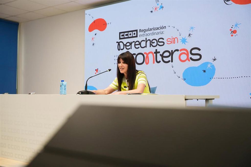 Archivo - La secretaria confederal de Migraciones y Atención a las personas de CCOO, Sofía Castillo, ofrece una rueda de prensa sobre el proceso extraordinario de regularización de personas migrantes, a 17 de abril de 2026, en Madrid (España). 
