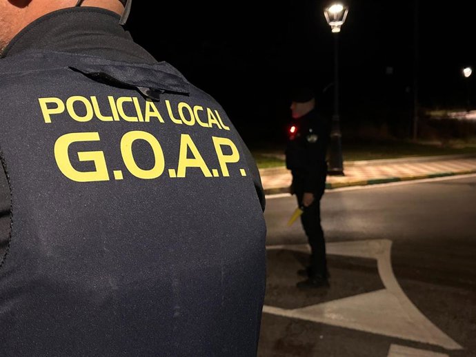 Imagen de archivo de un agente del Grupo Operativo de Apoyo y Prevención (GOAP) de la Policía Local de Los Barrios (Cádiz)
