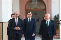 El presidente del Senado asiste al debate de investidura de Moreno junto a otras autoridades y altos cargos andaluces