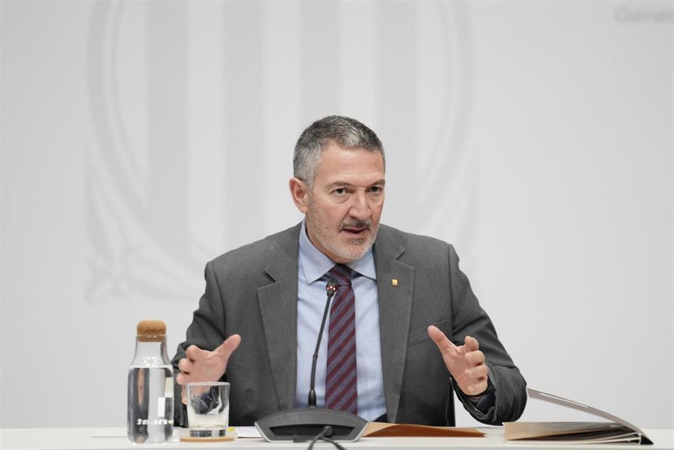 Archivo - El conseller de Empresa y Trabajo de la Generalitat, Miquel Sàmper.