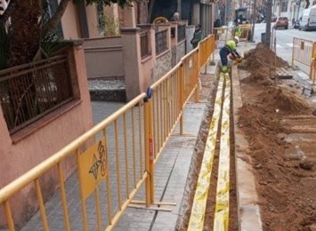 Línea eléctrica en el barrio de Rocafonda de Mataró