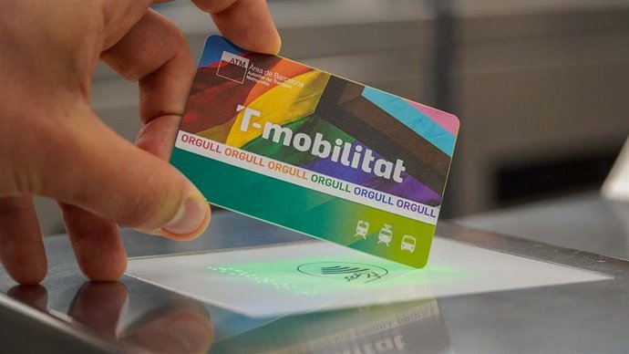 T-mobilitat amb l'adhesiu de l'Orgull