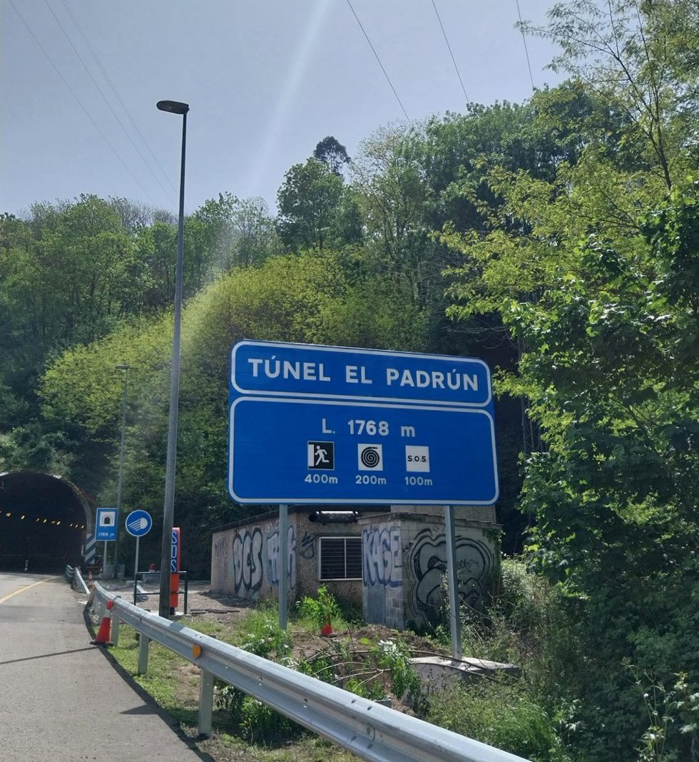 Tunel del Padrún, en Oviedo. Carreteras asturianas. A-66