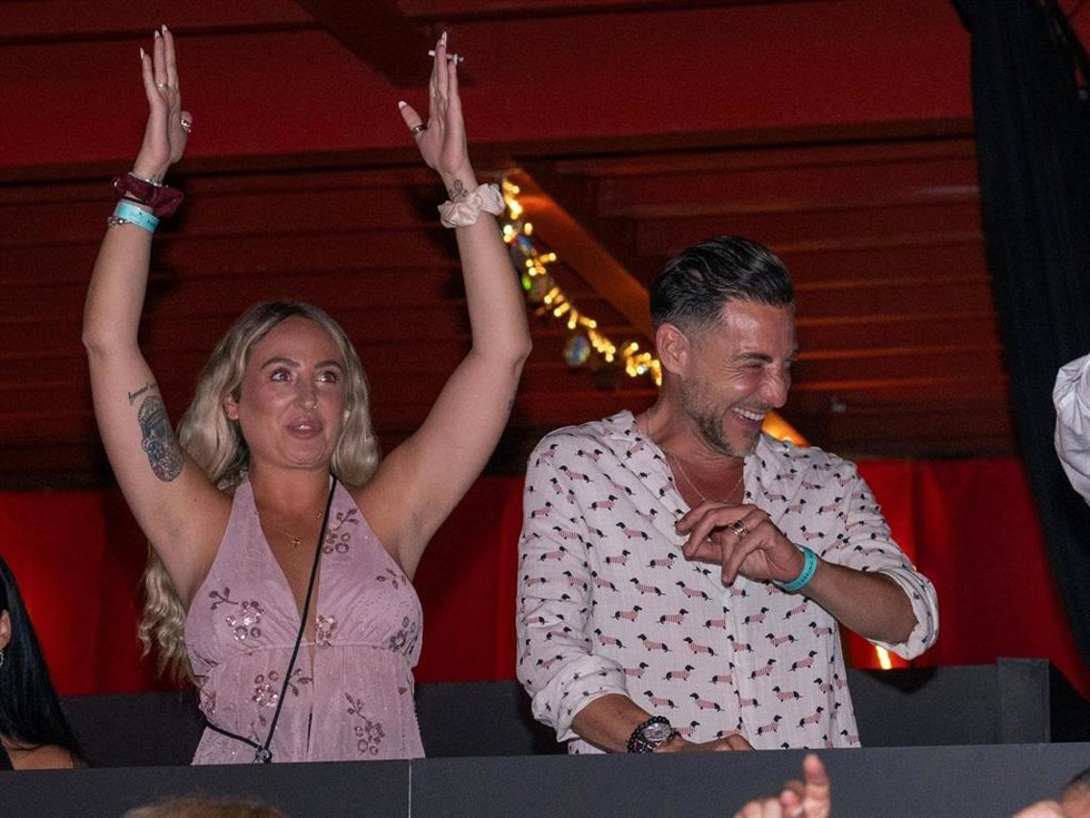 Rocío y su padre, Antonio David Flores, en el concierto de Niña Pastori en Starite Occident en Marbella