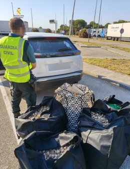 Coche en L'Aldea (Tarragona) con 4 bolsas de cápsulas de adormidera