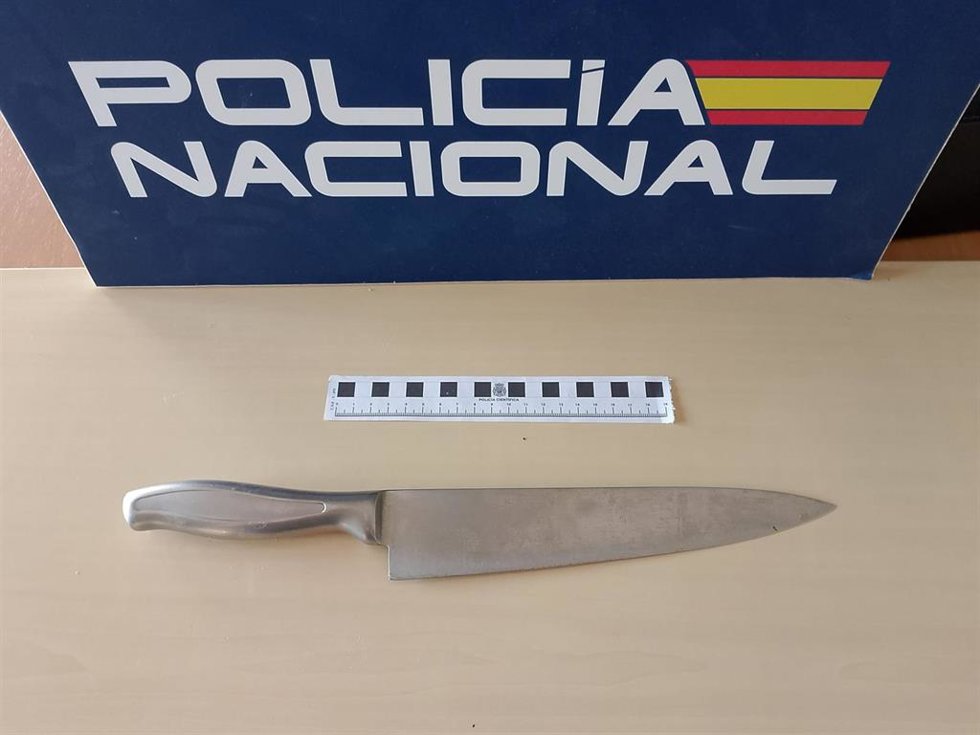 Cuchillo intervenido al joven detenido por el intento de atraco en una tienda de alimentación de Palma.
