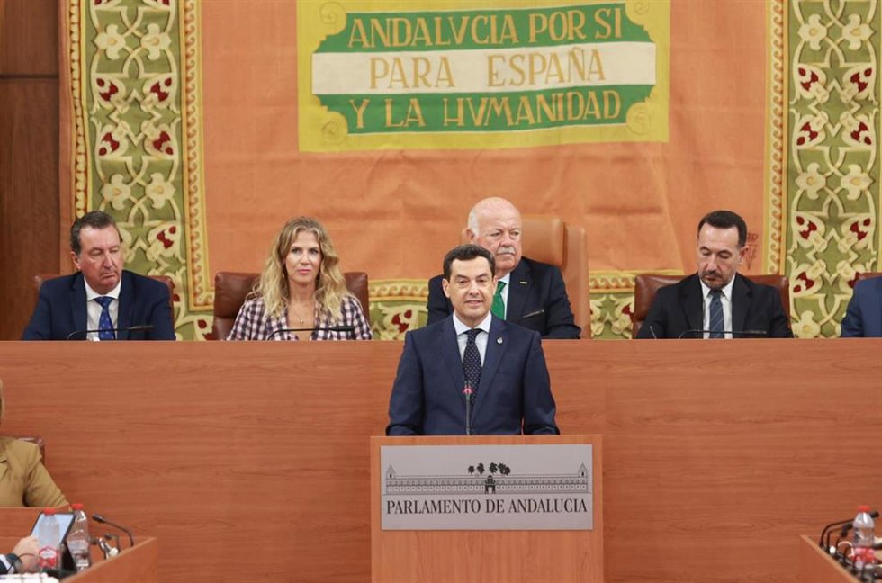 El presidente en funciones de la Junta y candidato del PP a la reelección, Juanma Moreno, interviene en el debate de investidura. A 29 de junio de 2026 en Sevilla (Andalucía, España). El actual presidente en funciones de la Junta y candidato del PP-A a la