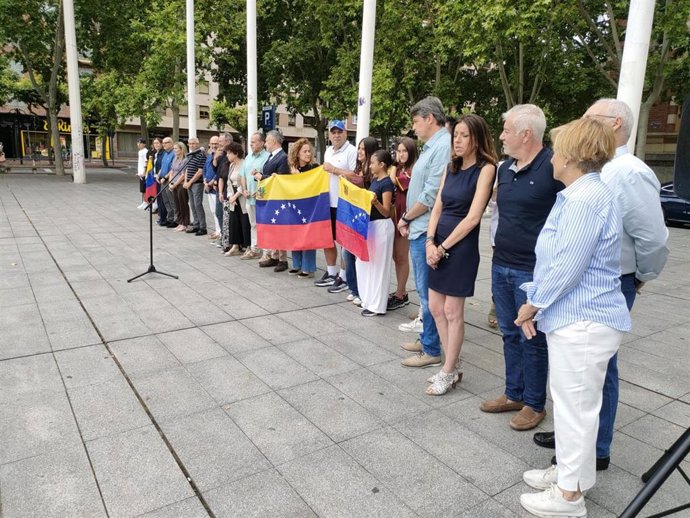 Minuto de silencio en Logroño en solidardad con Venezuela