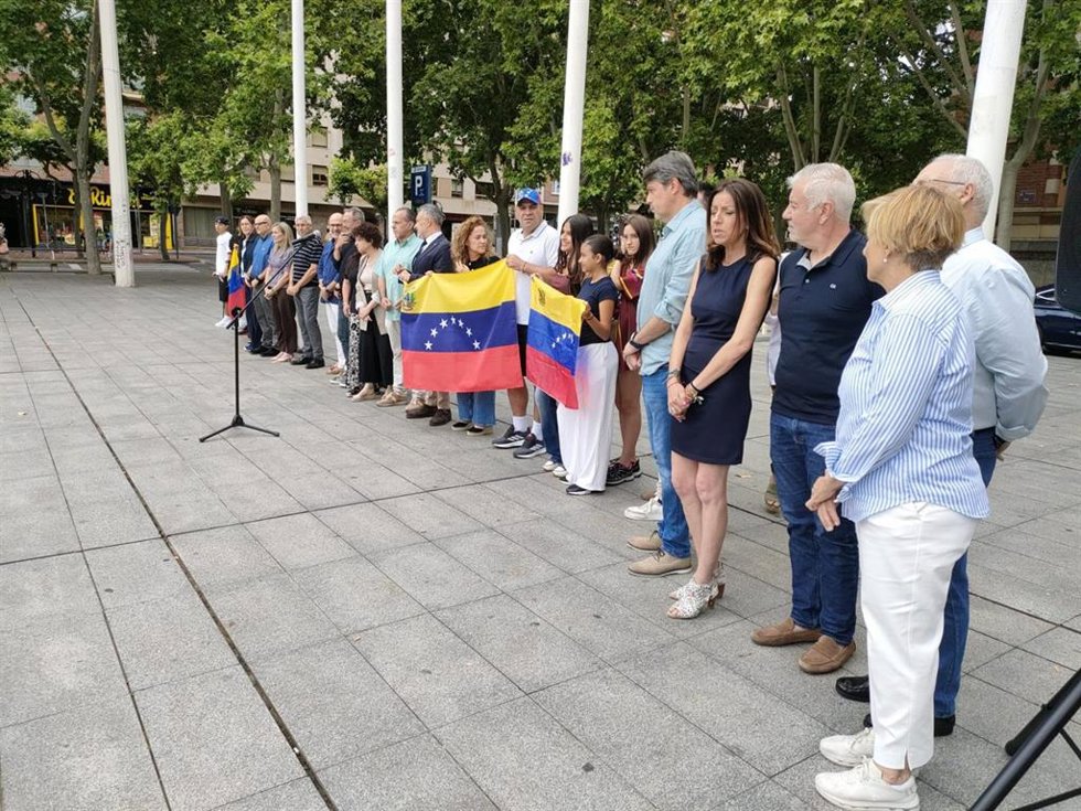 Minuto de silencio en Logroño en solidardad con Venezuela