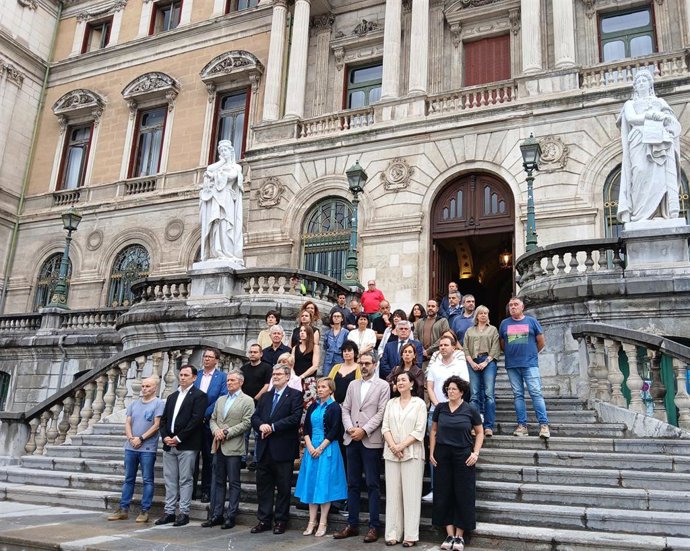 Concentración ante el Ayuntamiento de Bilbao en solidaridad con Venezuela.