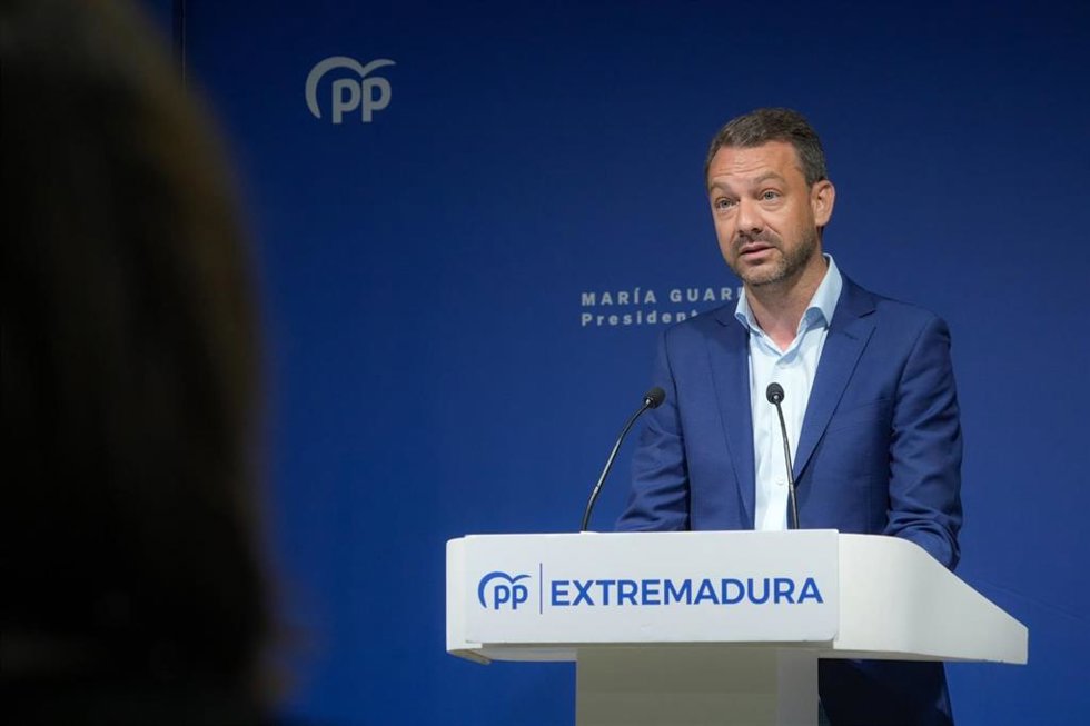 El portavoz del PP de Extremadura, Luis Miguel Núñez, en la sede del partido.