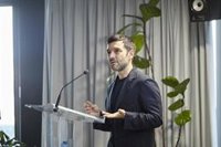 Bustinduy aplaude la regularización en España ante la reforma migratoria "racista" de la UE y el modelo de Trump