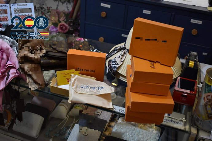 Detenida en Ronda por ofertar artículos de moda falsificados