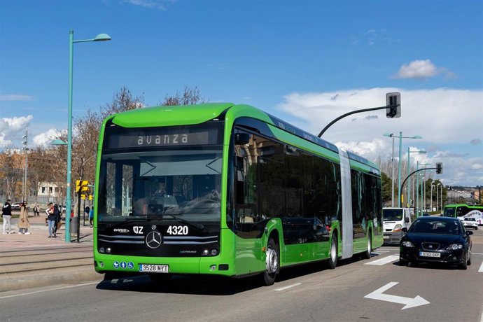 Archivo - Autobús urbano de Zaragoza.