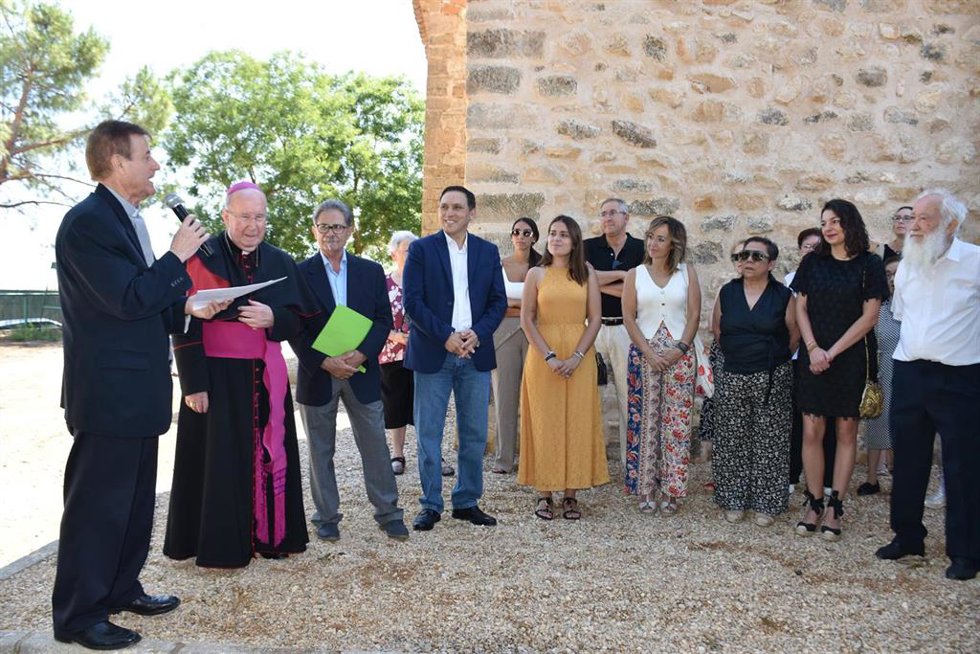 La Diputación de Cuenca reconstruye la torre de la iglesia de Cervera del Llano, 15 años después de su derrumbe.