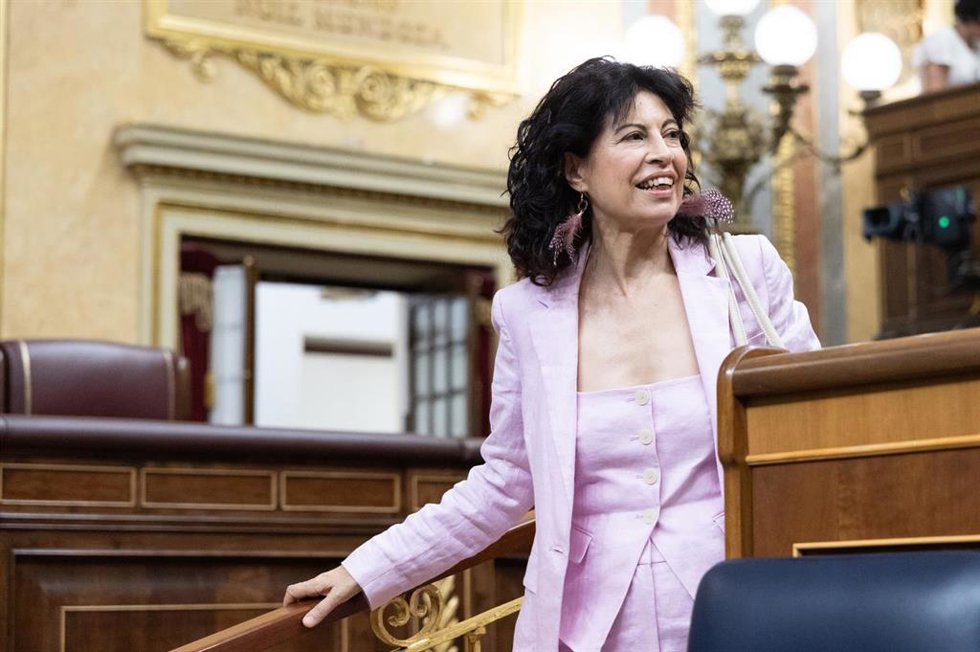 La ministra de Igualdad, Ana Redondo, durante una sesión plenaria en el Congreso de los Diputados, a 25 de junio de 2026, en Madrid (España). 