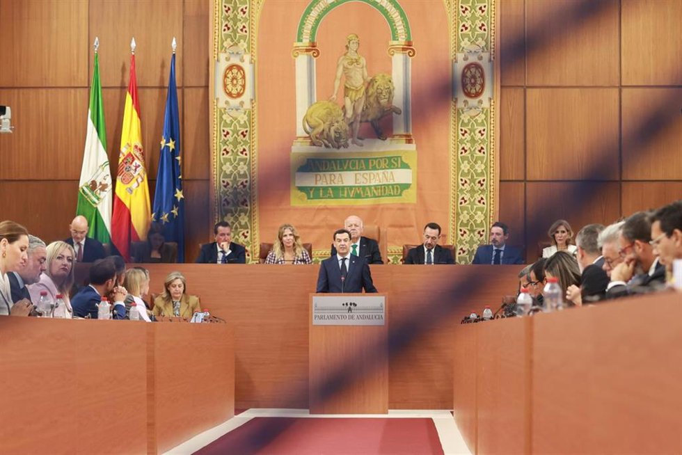 El presidente en funciones de la Junta y candidato del PP a la reelección, Juanma Moreno, interviene en el debate de investidura. A 29 de junio de 2026 en Sevilla (Andalucía, España). El actual presidente en funciones de la Junta y candidato del PP-A a la