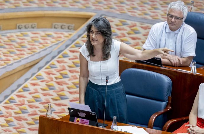 La portavoz de Más Madrid en la Asamblea de Madrid, Manuela Bergerot, durante un pleno de la Asamblea de Madrid, a 11 de junio de 2026, en Madrid (España). La Asamblea de Madrid aprueba la reforma del Reglamento de la Cámara para introducir la huella legi