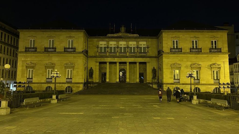 Archivo - Fachada principal del Palacio Foral