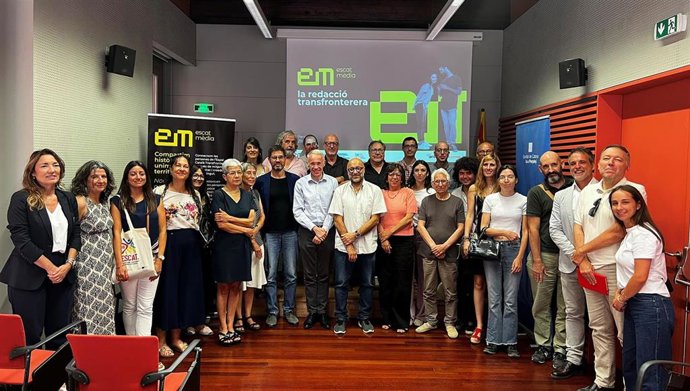 Foto de familia de la presentación de Escat Mèdia.