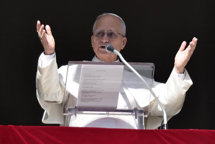 Archivo - El Papa León XIV en un Ángelus.