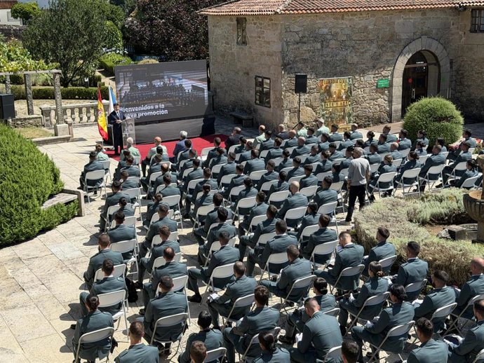 El delegado del Gobierno en Galicia da la bienvenida a 166 agentes en prácticas con los que contará la Guardia Civil