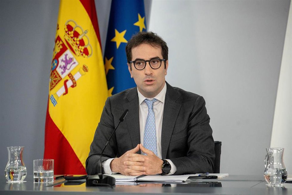 El vicepresidente primero y ministro de Economía, Comercio y Empresa, Carlos Cuerpo, este lunes en la rueda de prensa tras el Consejo de Ministros.