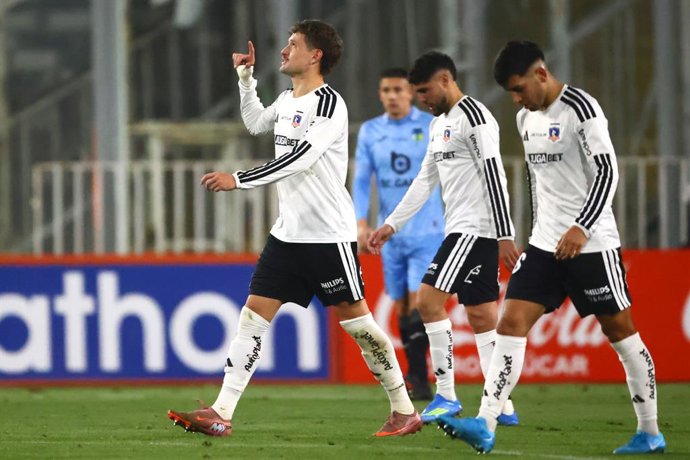 Futbol, Colo Colo vs OÕHiggins Copa Chile 2026. El jugador de Colo Colo Enzo Sosa , centro,ÊcelebraÊtras marcarÊsuÊgolÊcontra OÕHiggins durante el partido del Grupo E de Copa Chile realizado en el estadio Monumental de Santiago,
