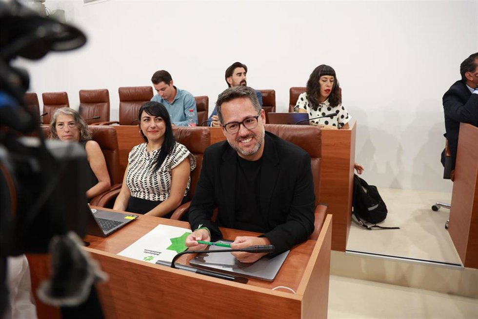 El portavoz de Adelante Andalucía, José Ignacio García, participa en el debate de investidura que acoge este lunes el Parlamento andaluz. 