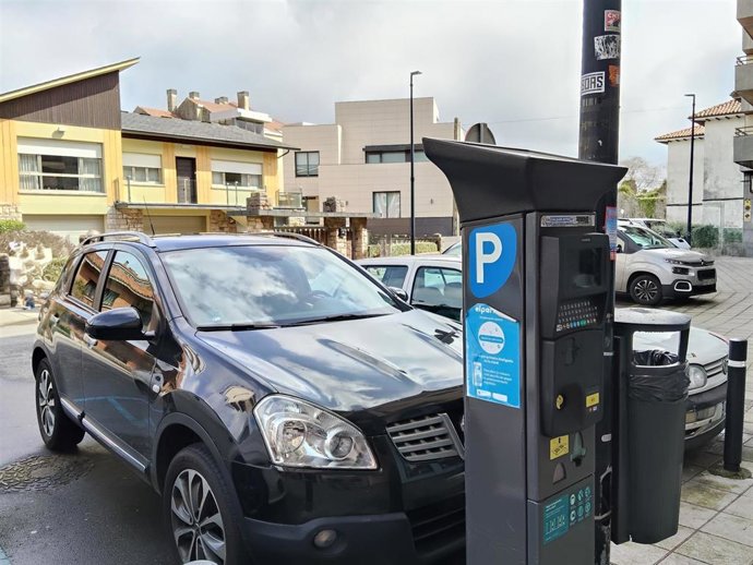 Llanes inicia la regulación estival de la ‘zona azul’ de aparcamiento.