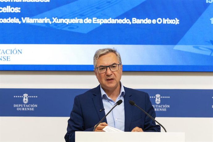 El presidente de la Diputación de Ourense, Luis Menor, comparece en rueda de prensa para dar cuenta de los asuntos aprobados en junta de gobierno