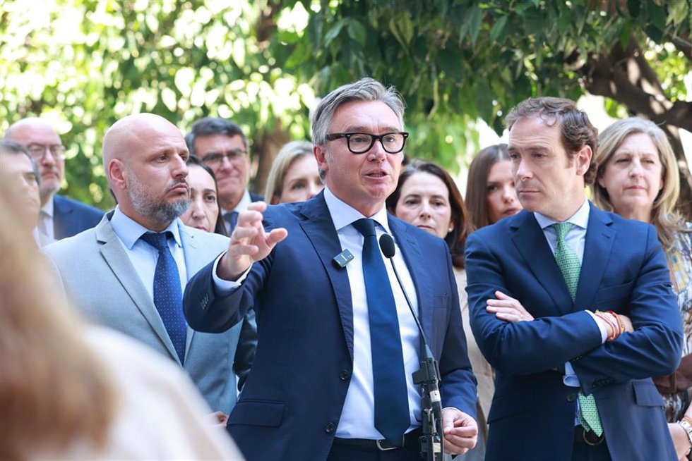 El portavoz del grupo parlamentario Vox en Andalucía, Manuel Gavira, valora ante los medios el debate de investidura del presidente en funciones de la Junta y candidato del PP a la reelección, Juanma Moreno. A 29 de junio de 2026 en Sevilla (Andalucía, Es