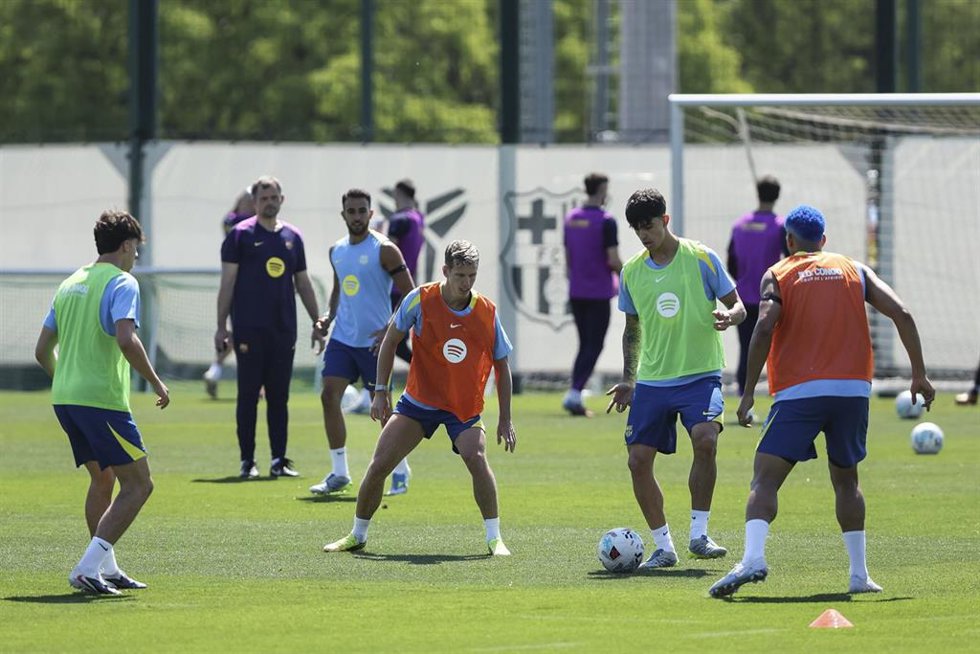 Archivo - Jugadores del Barça en un entrenamiento en la Ciutat Esportiva Joan Gamper