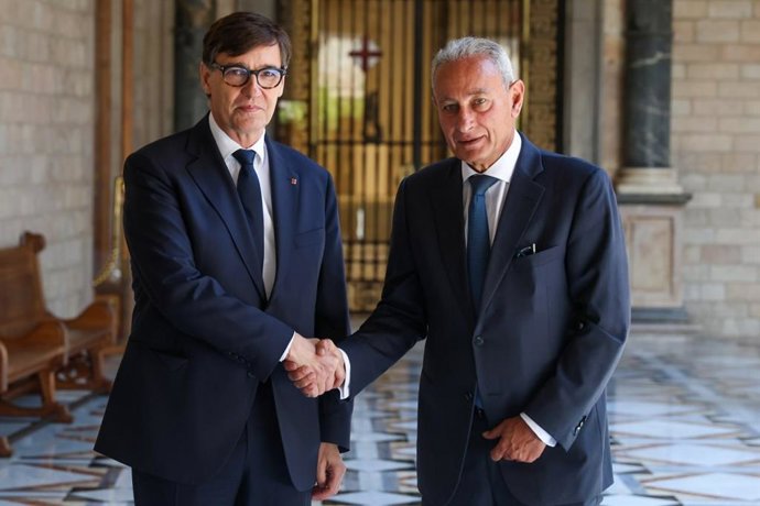 El president de la Generalitat, Salvador Illa, i el secretari general de la UpM, Nasser Kamel