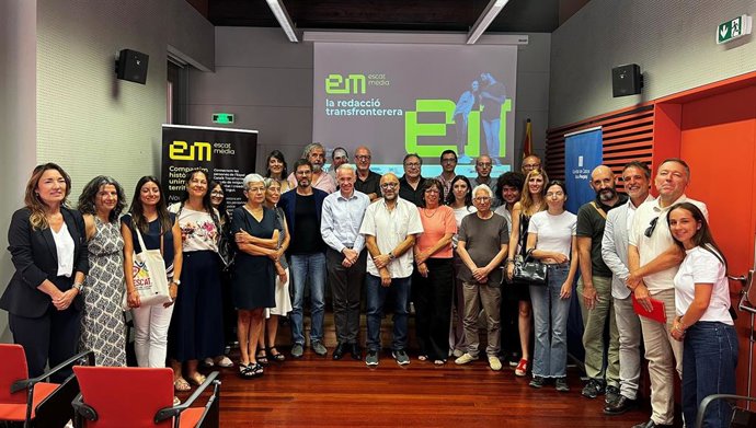 Foto de família de la presentació d'Escat Mèdia