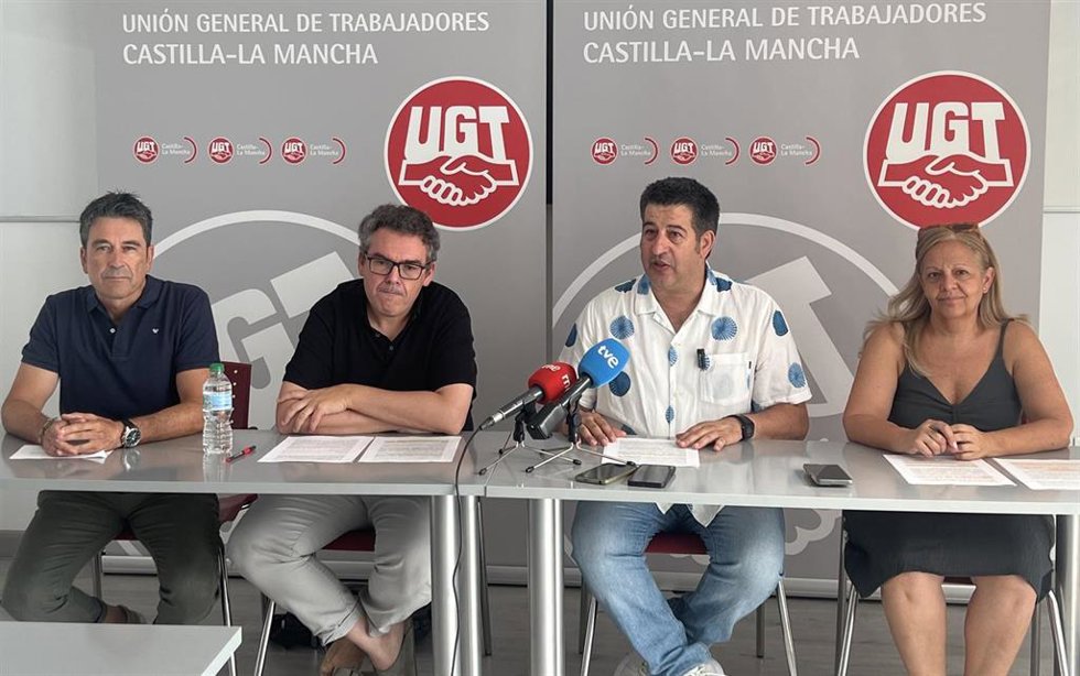 Responsables de UGT Educación en rueda de prensa.