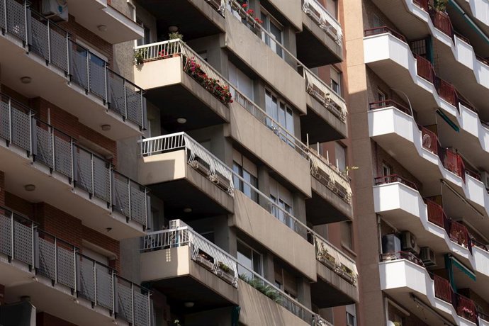 Archivo - Bloque de viviendas.