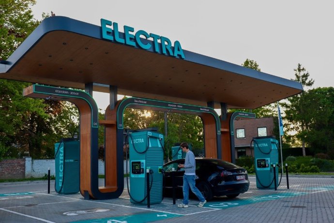Archivo - Uber elige a Electra para acelerar la electrificación de su flota en España y Francia