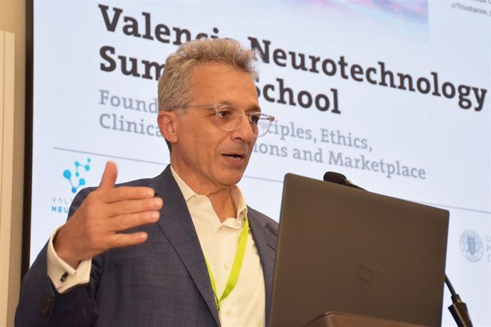 Álvaro Pascual-Leone advierte en la UCV de que el actual modelo de salud cerebral "está roto" y actúa como "una máquina de generar discapacidad"