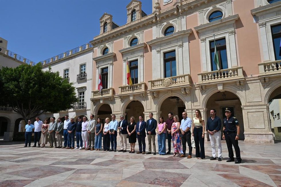 Minuto de silencio en Almería por las víctimas de los terremotos de Venezuela.