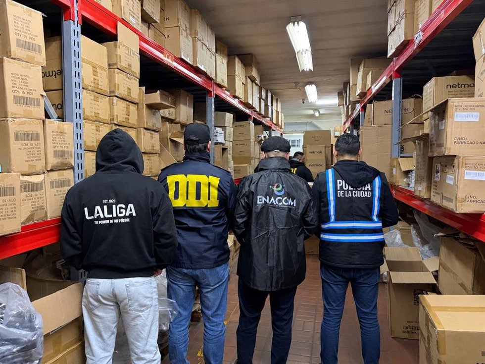 La justicia argentina se incauta 10 000 dispositivos en un operativo contra la piratería en colaboración con LaLiga.