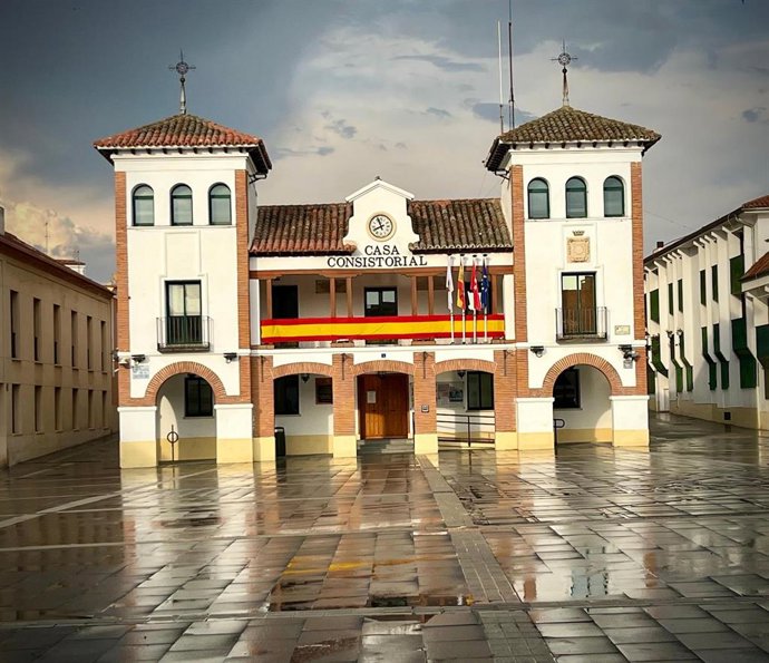 Fachada consistorial de Pinto