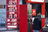 La rebaja del IVA en carburantes llega a su fin, pero baja el impuesto especial: así afectará al precio de la gasolina