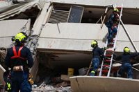Un bombero gallego en La Guaira avisa de "falta de medios" y un posible "problema de salud" por el estado de los cuerpos