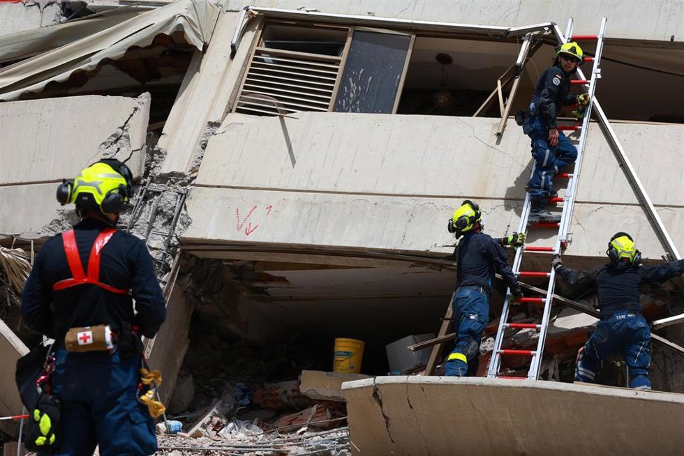 28 June 2026, Venezuela, La Guaira: Rescue workers from the German Federal Agency for Technical Relief (THW) conduct search and rescue operations in La Guaira a few days after the earthquakes that shook Venezuela. Photo: Javier Campos/dpa
